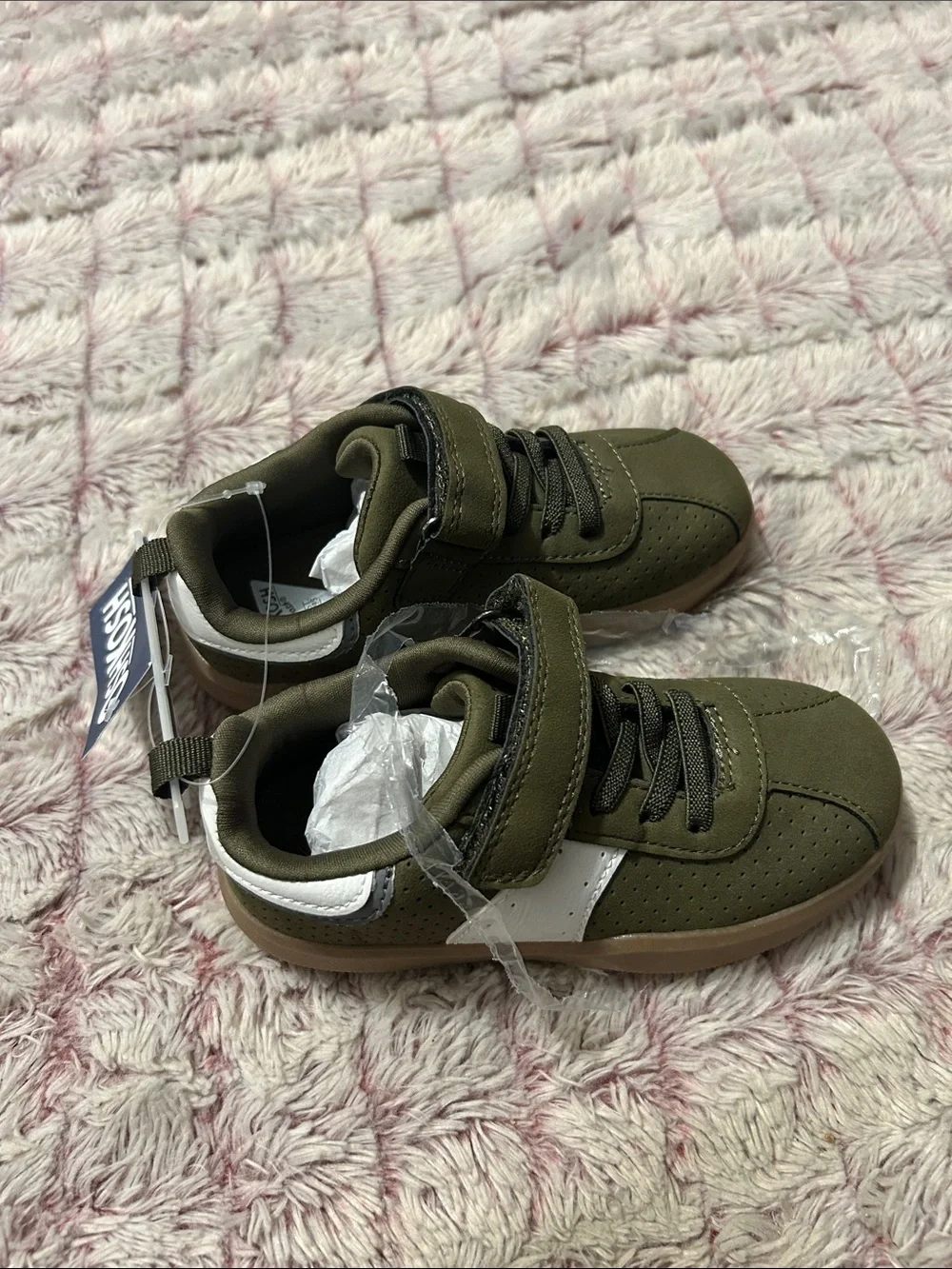 OSHKOSH B'GOSH Kids' Lyra-b Olive Green & White Athletic Sneakers size 9